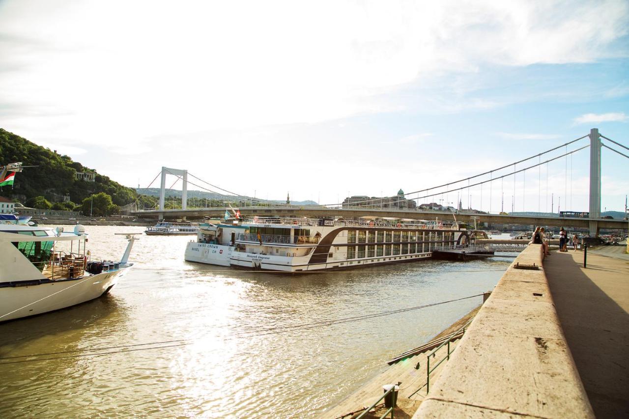Pelicanstay At Riverside Danube Budapest Exterior photo