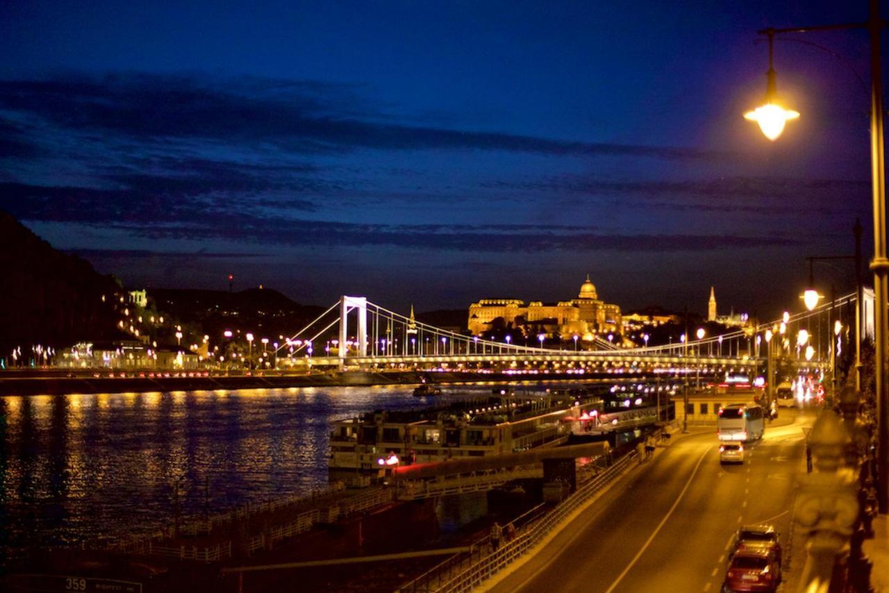 Pelicanstay At Riverside Danube Budapest Exterior photo